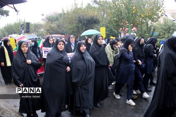 راهپیمایی روز دانش‌آموز در ناحیه یک بهارستان