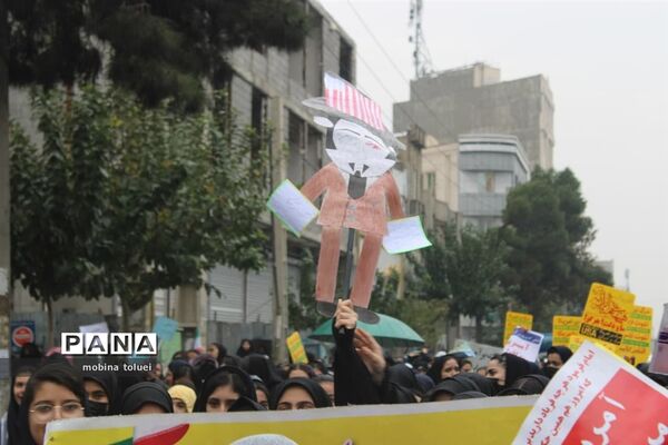 راهپیمایی روز دانش‌آموز در ناحیه یک بهارستان