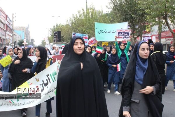راهپیمایی روز دانش‌آموز در ناحیه یک بهارستان