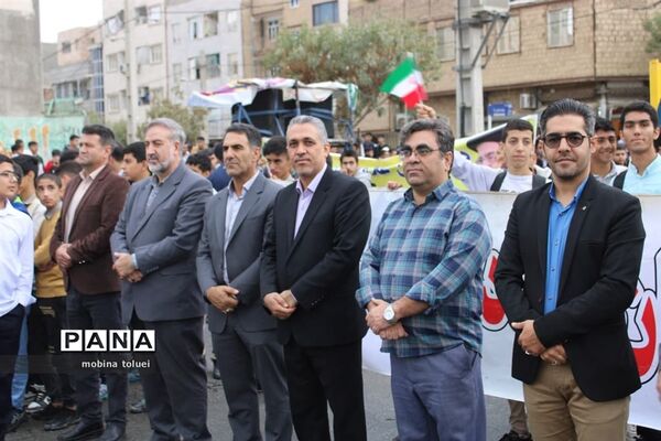 راهپیمایی روز دانش‌آموز در ناحیه یک بهارستان