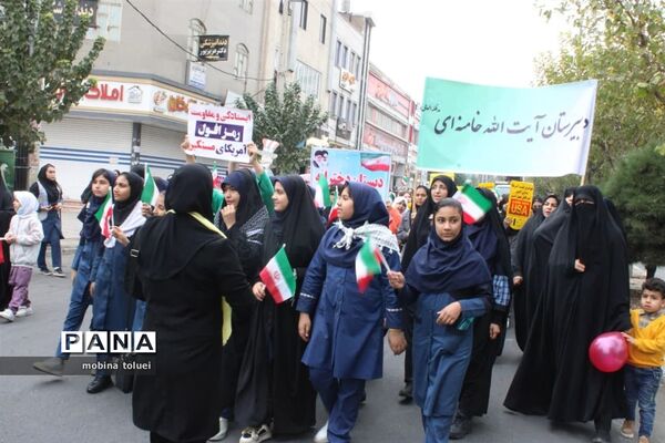 راهپیمایی روز دانش‌آموز در ناحیه یک بهارستان