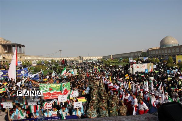 راهپیمایی ۱۳ آبان در اصفهان
