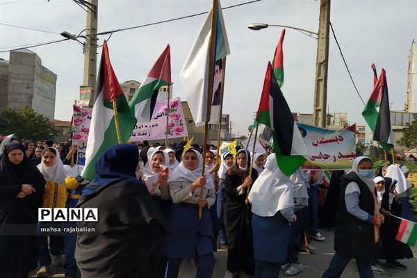 بازدید مدیر‌کل آموزش و پرورش استان خراسان جنوبی از غرفه تشکل‌های دانش‌آموزی