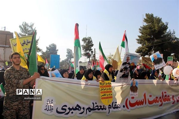 حضور فرزندان سلیمانی در راهپیمایی 13 آبان