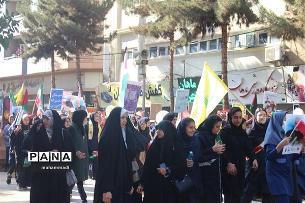 حضور فرزندان سلیمانی در راهپیمایی 13 آبان