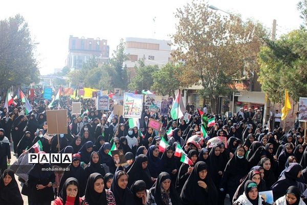 حضور فرزندان سلیمانی در راهپیمایی 13 آبان