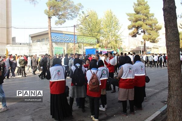 حضور فرزندان سلیمانی در راهپیمایی 13 آبان