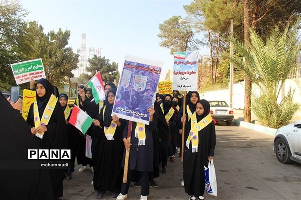 حضور فرزندان سلیمانی در راهپیمایی 13 آبان