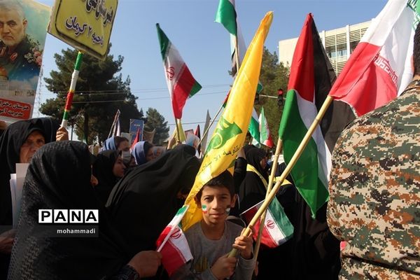 حضور فرزندان سلیمانی در راهپیمایی 13 آبان