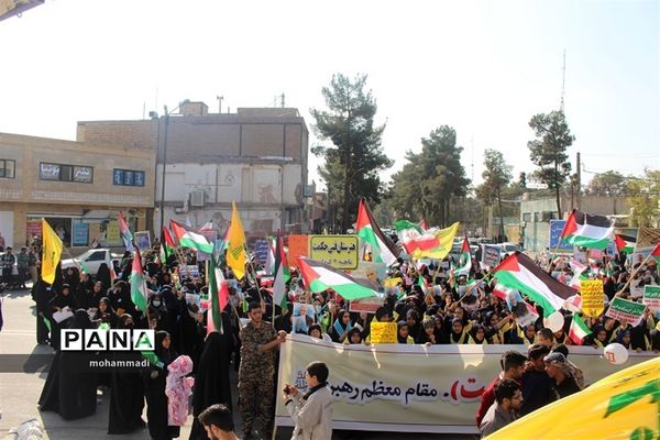 حضور فرزندان سلیمانی در راهپیمایی 13 آبان