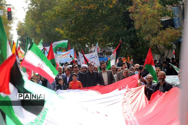 حضور دانش‌آموزان در راهپیمایی سیزده آبان ماه