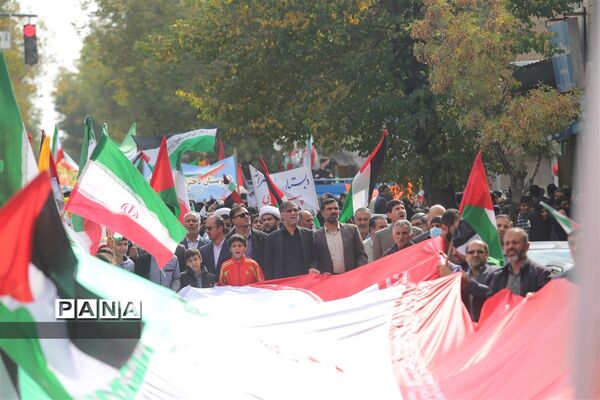 حضور دانش‌آموزان در راهپیمایی سیزده آبان ماه