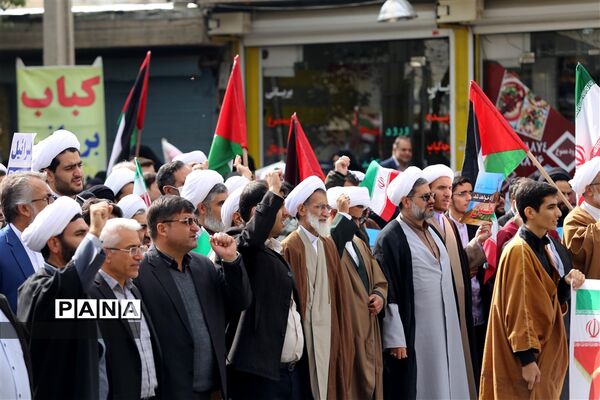 حضور دانش‌آموزان در راهپیمایی سیزده آبان ماه