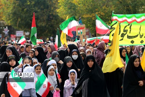 حضور دانش‌آموزان در راهپیمایی سیزده آبان ماه