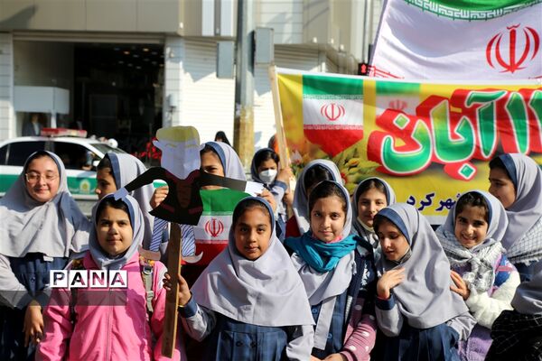 حضور دانش‌آموزان در راهپیمایی سیزده آبان ماه