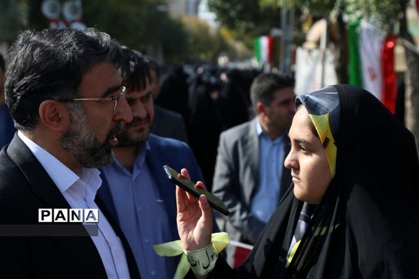 حضور دانش‌آموزان در راهپیمایی سیزده آبان ماه