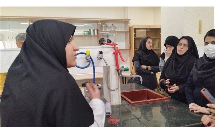 برگزاری همایش به مناسبت روز آزمایشگاه در مرکز تحقیقات معلمان استان اصفهان