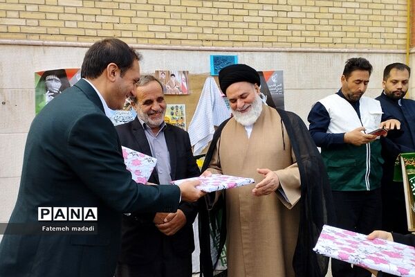 مراسم بزرگداشت مدافع امنیت و آیین روز دانش‌آموز در مدرسه نشاط بهارستان 2