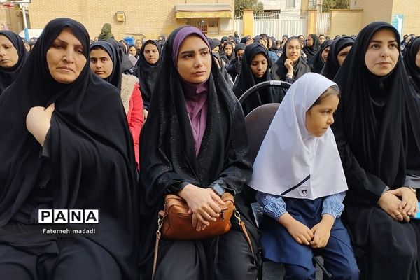 مراسم بزرگداشت مدافع امنیت و آیین روز دانش‌آموز در مدرسه نشاط بهارستان 2