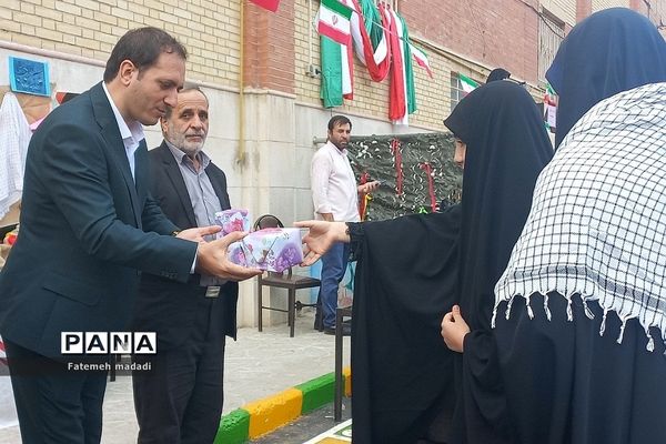 مراسم بزرگداشت مدافع امنیت و آیین روز دانش‌آموز در مدرسه نشاط بهارستان 2