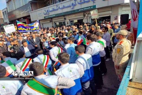 راهپیمایی  دانش‌آموزان میانه به‌مناسبت ۱۳ آبان