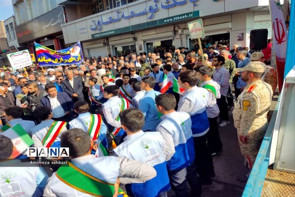 راهپیمایی  دانش‌آموزان میانه به‌مناسبت ۱۳ آبان