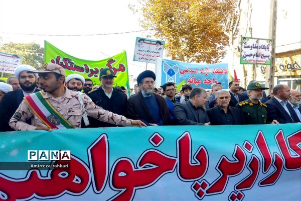 راهپیمایی  دانش‌آموزان میانه به‌مناسبت ۱۳ آبان