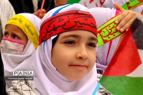 حضور پرشور مردم و دانش‌آموزان مشهد در یوم الله ۱۳ آبان