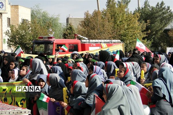 راهپیمایی ۱۳آبان در شهر چرمهین باغبهادران
