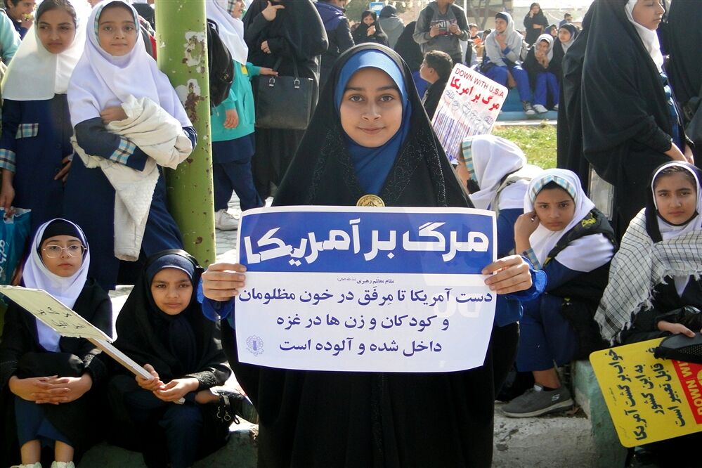 راهپیمایی ۱۳آبان در شهر چرمهین باغبهادران