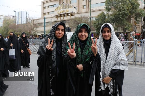 حضور پرشور دانش‌آموزان در راهپیمایی 13 آبان