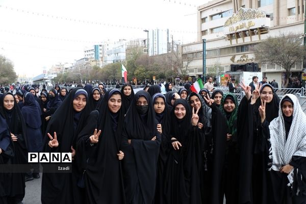 حضور پرشور دانش‌آموزان در راهپیمایی 13 آبان