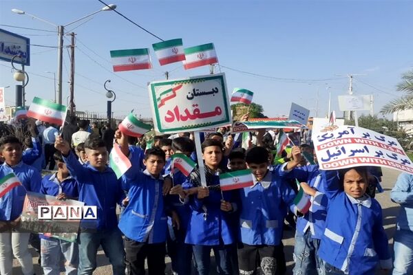 راهپیمایی دانش‌آموزان شهرستان شوش در روز ۱۳ آبان