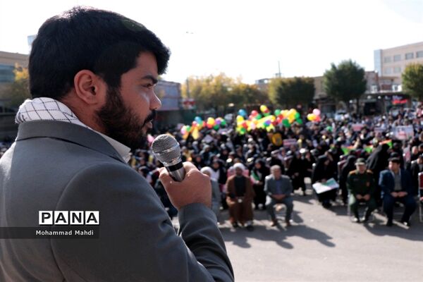 راهپیمایی مردم آباده درگرامیداشت روز دانش‌آموز