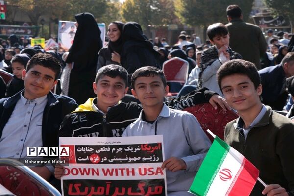 راهپیمایی مردم آباده درگرامیداشت روز دانش‌آموز