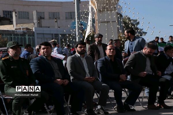 راهپیمایی مردم آباده درگرامیداشت روز دانش‌آموز