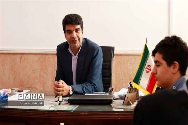 دیدار اعضای شوراهای دانش‌آموزی آموزشگاه دانش صدرا با مدیر آموزش و پرورش میبد