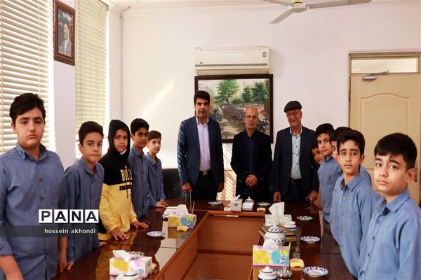 دیدار اعضای شوراهای دانش‌آموزی آموزشگاه دانش صدرا با مدیر آموزش و پرورش میبد