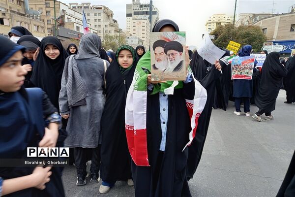 حضور گسترده مشهدی‌ها در راهپیمایی ۱۳ آبان