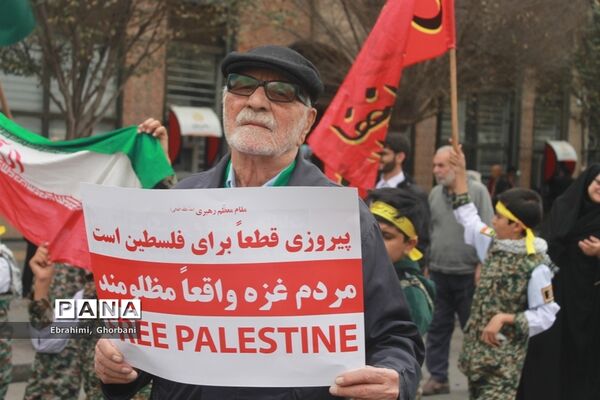 حضور گسترده مشهدی‌ها در راهپیمایی ۱۳ آبان