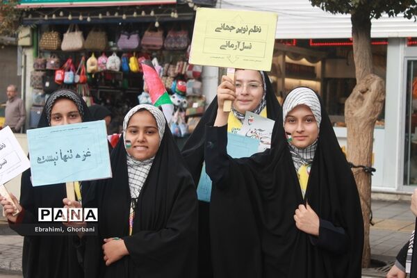 حضور گسترده مشهدی‌ها در راهپیمایی ۱۳ آبان