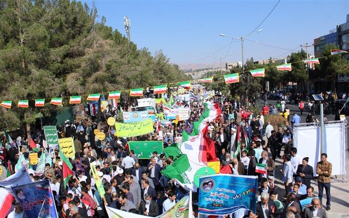 مشارکت بی نظیر دانش آموزان و مسئولان خراسان جنوبی در راهپیمایی روز 13 آبان