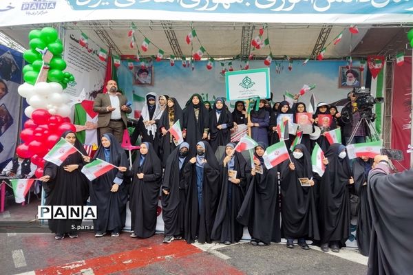 راهپیمایی ۱۳ آبان در حمایت از مردم غزه در هوای بارانی