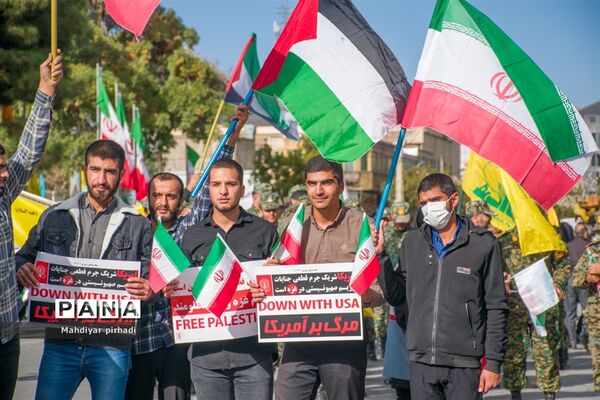 حضور پرشور دانش‌آموزان در راهپیمایی ۱۳ آبان شهر اراک