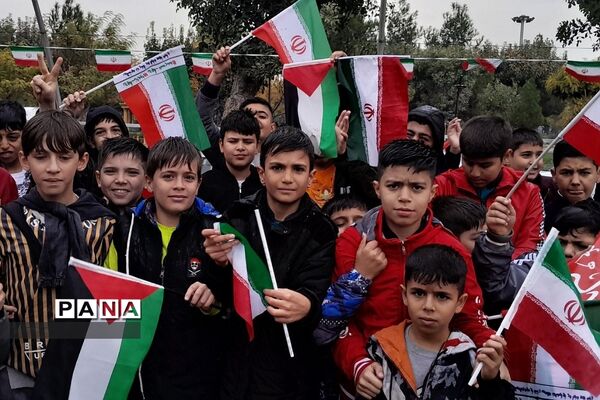 راهپیمایی باشکوه ۱۳ آبان در بهارستان 2