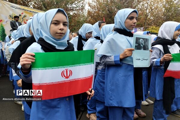 حضور دانش‌آموزان صفادشت در راهپیمایی روز دانش آموز