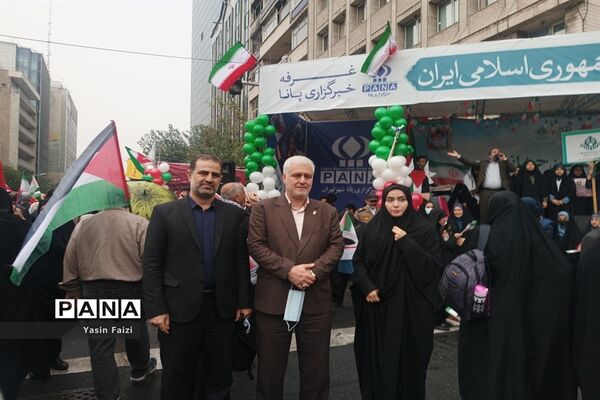 حضور دانش‌آموزان منطقه ۱۶ در مراسم ۱۳ آبان روز دانش‌آموز