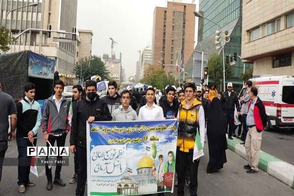 حضور دانش‌آموزان منطقه ۱۶ در مراسم ۱۳ آبان روز دانش‌آموز