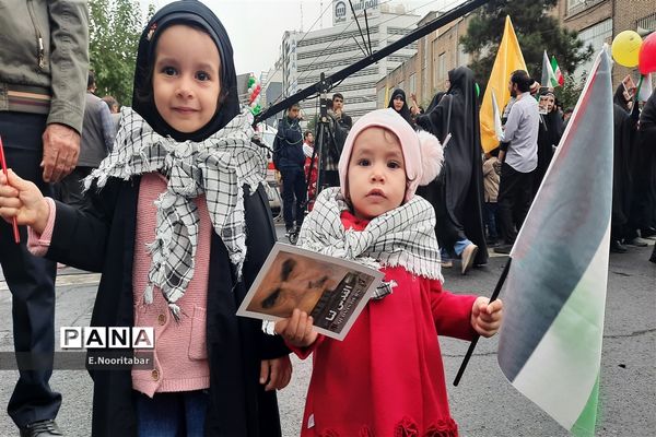 راهپیمایی روز دانش‌آموز و حمایت از مردم مظلوم فلسطین