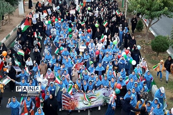 برگزاری یوم‌الله ۱۳ آبان در شهرستان قرچک
